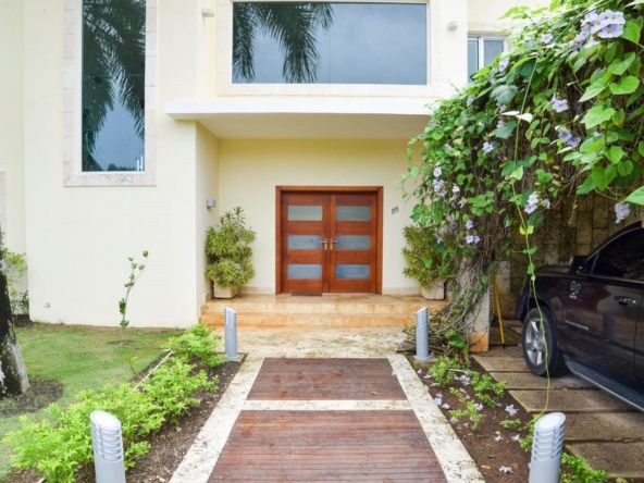 4 BR Golf View Villa In Cocotal Residence • Villa.red azseawe