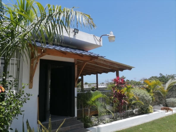 Lovely And Sunny Home Located In El Ejecutivo Community • Villa.red original 13 3