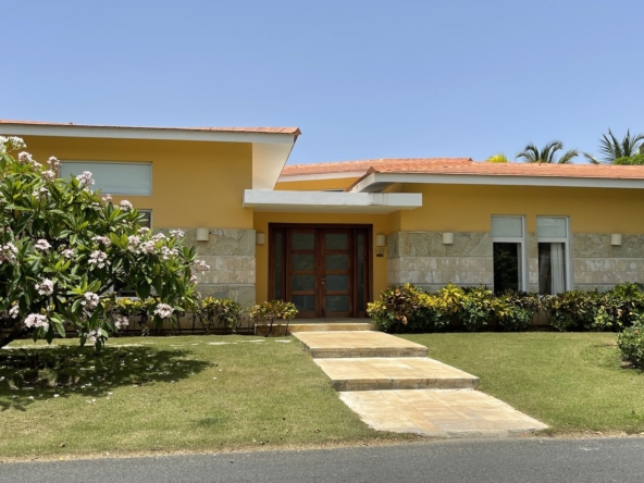 Four Bedroom Villa For Sale In Cocotal Residence • Villa.red Villa in Cocotal Punta Cana 1 1